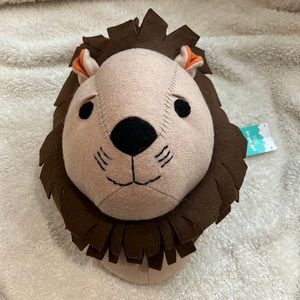 PILLOWFORT LION HEAD WALL HANGING STUFFED ANIMAL PLUSH TARGET NURSERY KIDS DECOR